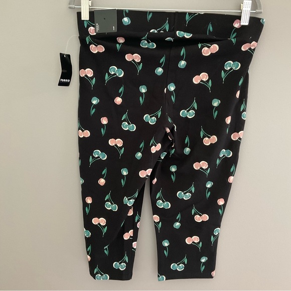 NWT, Torrid, size 1X, cherry picking print - Picture 3 of 6